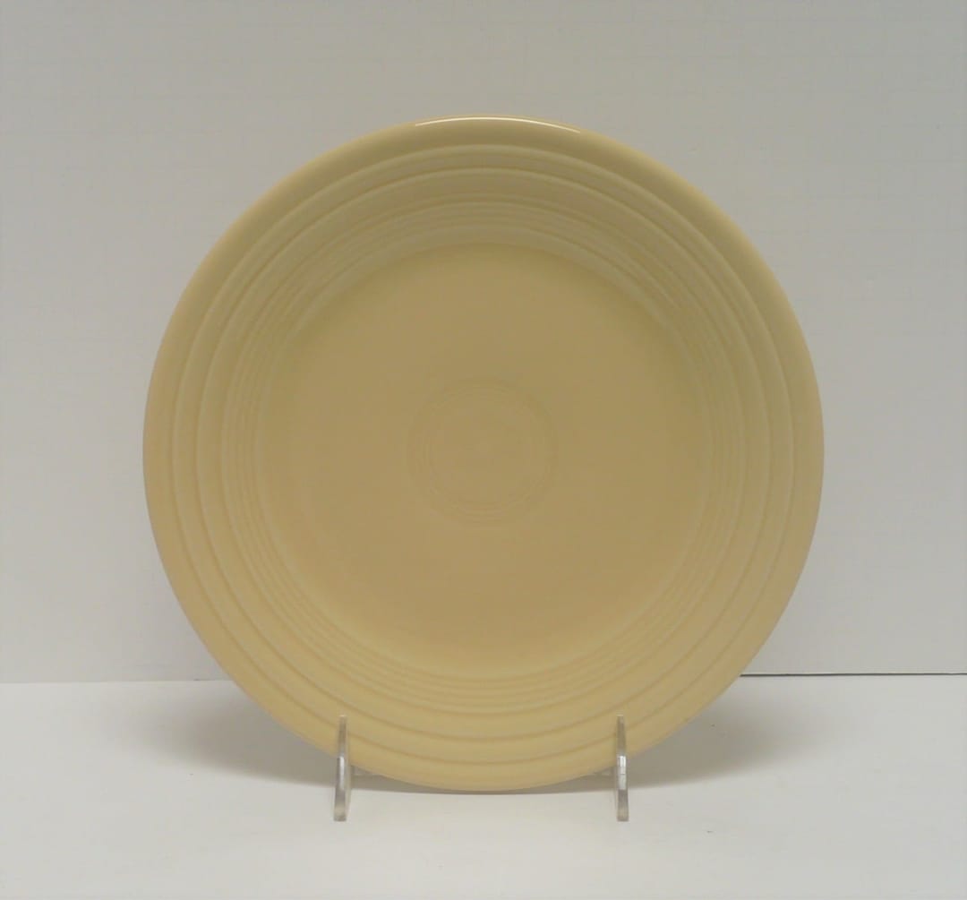 Luncheon Plate in Ivory Product Photo