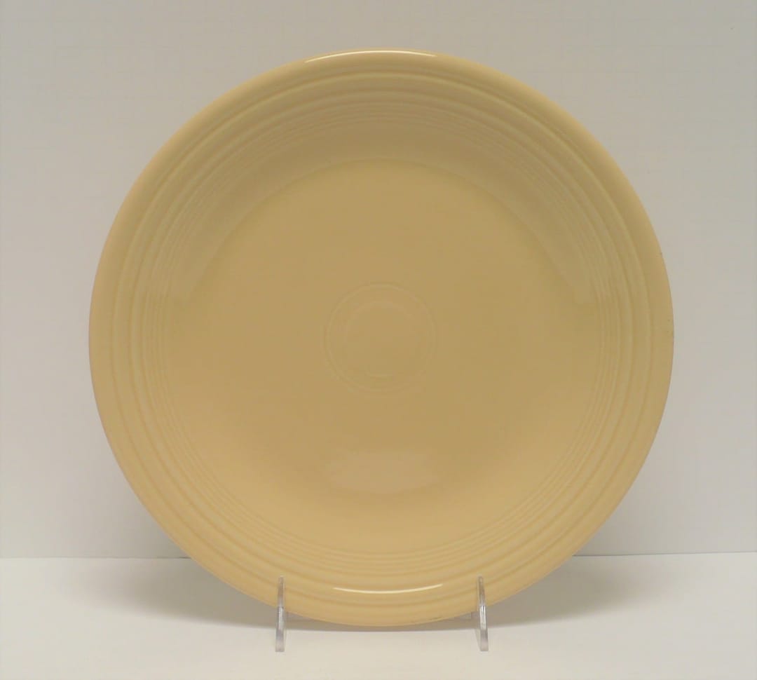 Dinner Plate in Ivory Product Photo