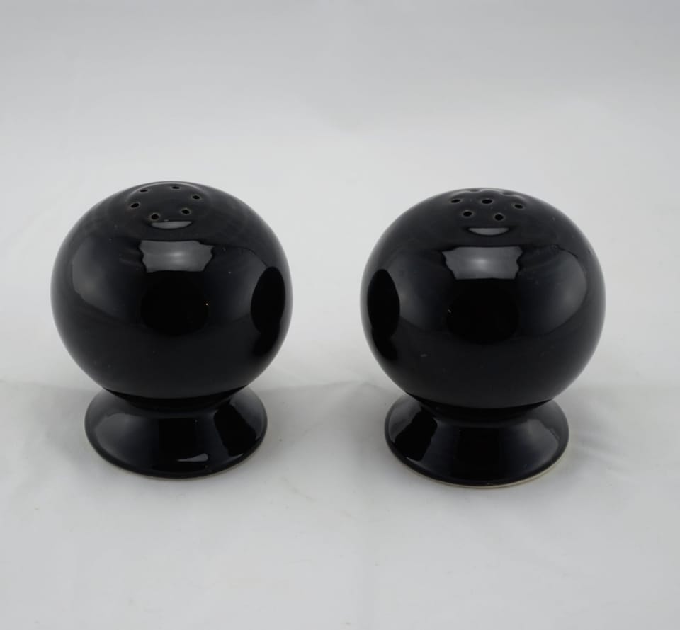 497---Black--Salt-_-Pepper-Set-DISCONTINUED-COLOR...jpg